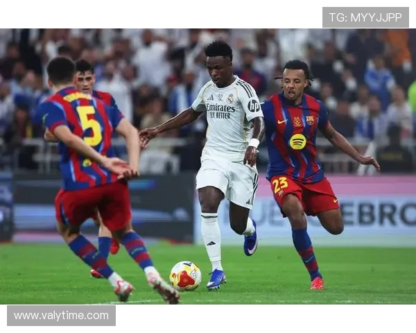 巴萨与皇马1026对决激情四溢谁将赢得西班牙足球的荣耀之战 巴萨与皇马1026对决激情四溢谁将赢得西班牙足球的荣耀之战